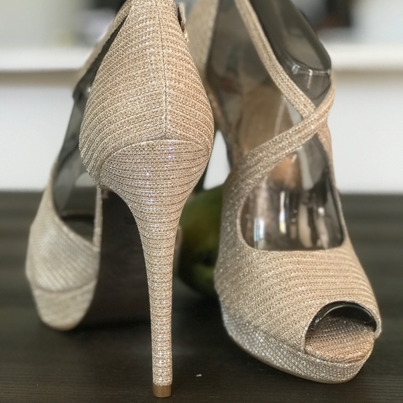 Adrianna Papell
Rosalie Platform Evening Sandals - Picture 4 of 8